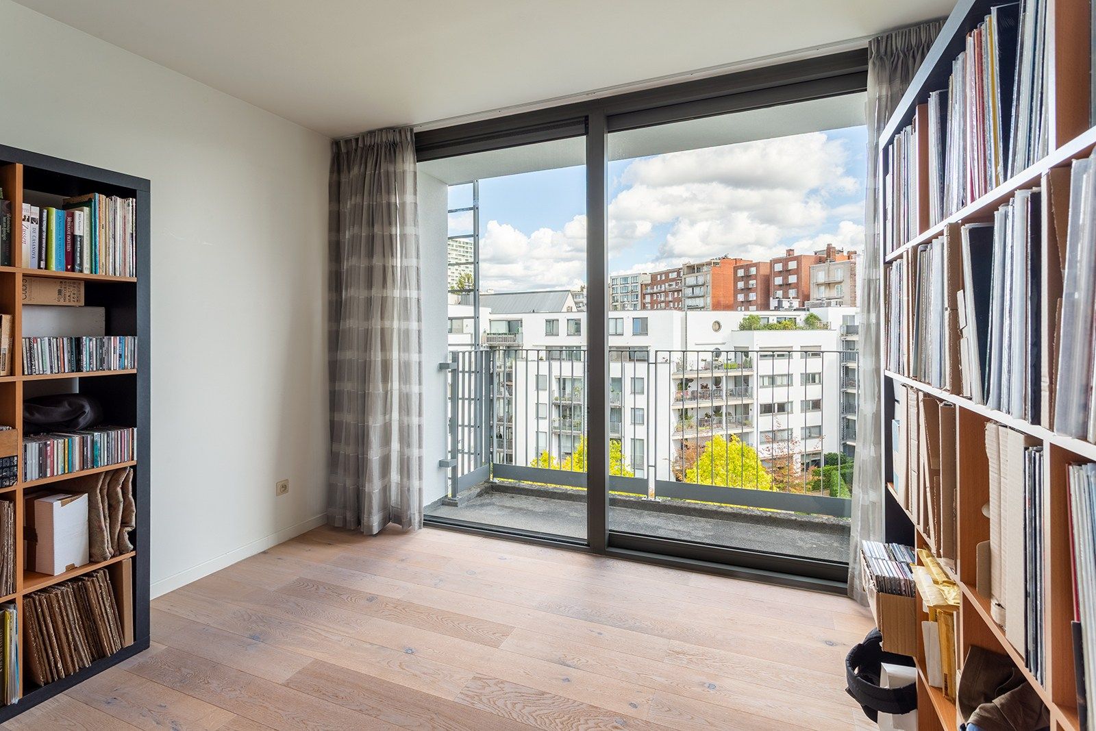 Ruim en licht appartement aan het Theaterplein foto 7