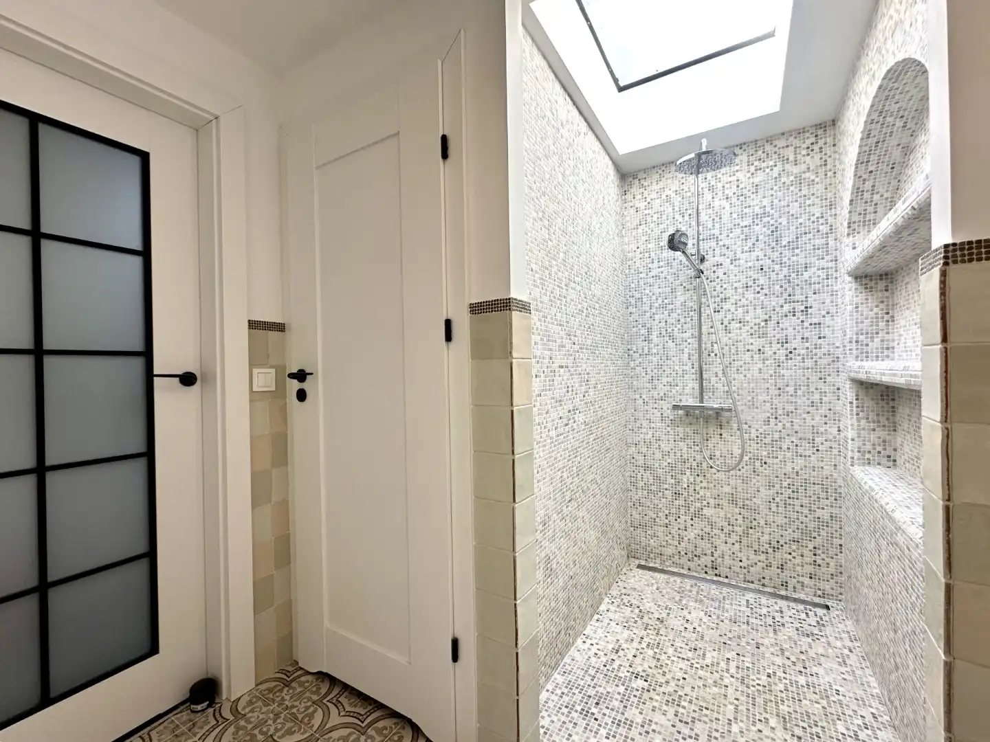 Stijlvol gerenoveerde stadswoning met prachtig dakterras foto 7