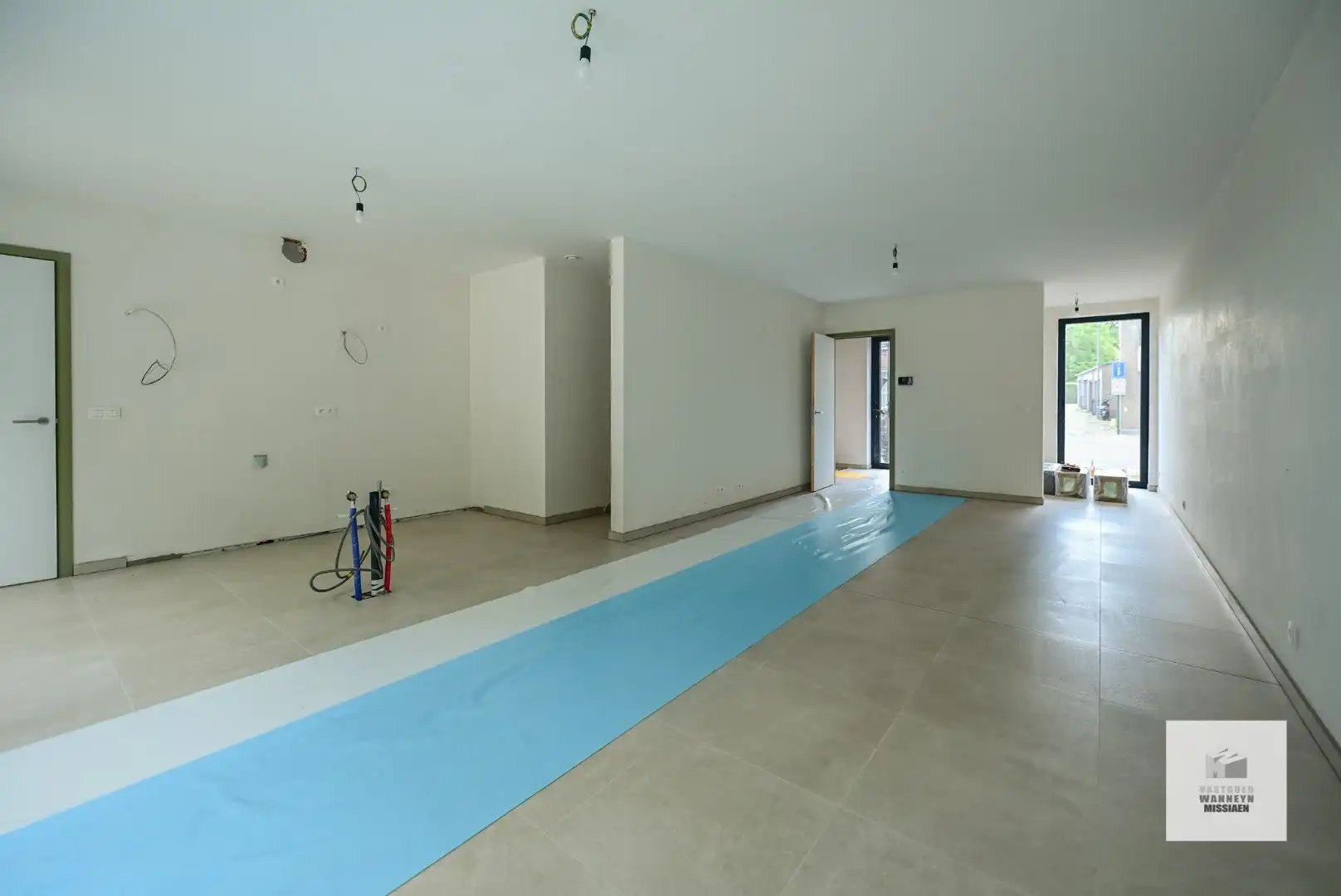 Moderne energiezuinige halfopen woning met 3 slaapkamers, tuin en carport foto 5