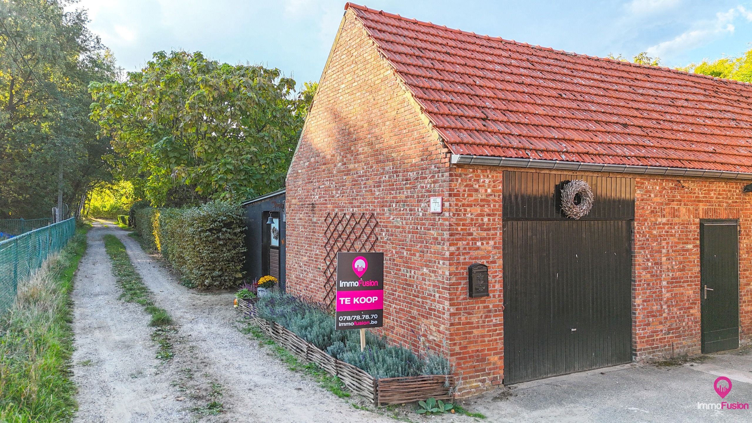 Idyllische woning met 2 slaapkamers, weide en stallen! foto 29