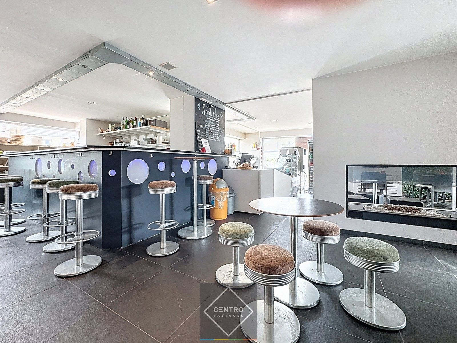 Instapklaar handelspand met wellness, appartement én verhuurde broodjeszaak – toplocatie in Sint-Eloois-Winkel (Ledegem). foto 22