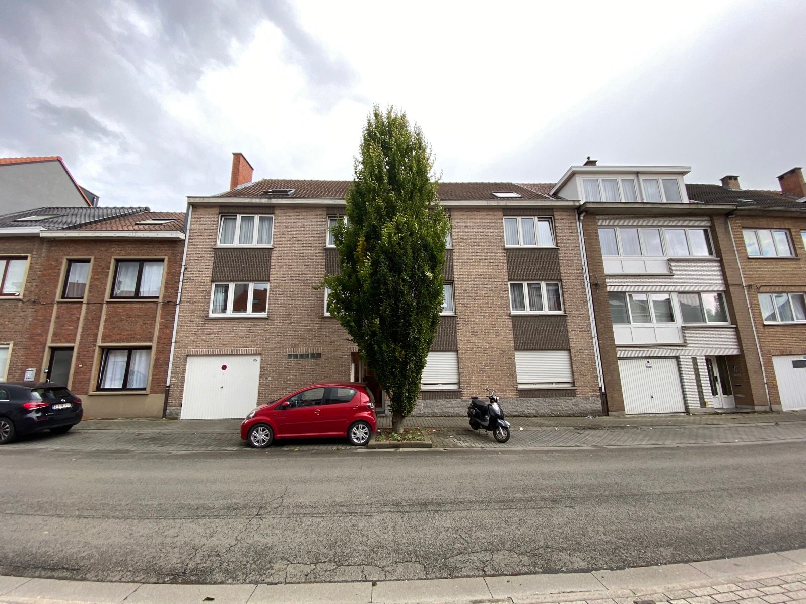 Gunstig gelegen appartement met 2 slaapkamers en staanplaats foto {{pictureIndex}}