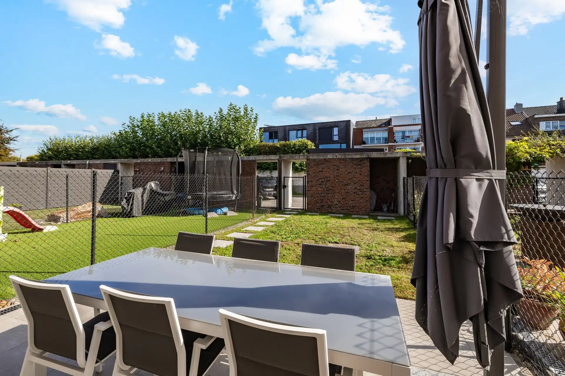 Energiezuinige stadswoning met 3 slaapkamers, terras en private parking in Aalst foto 14