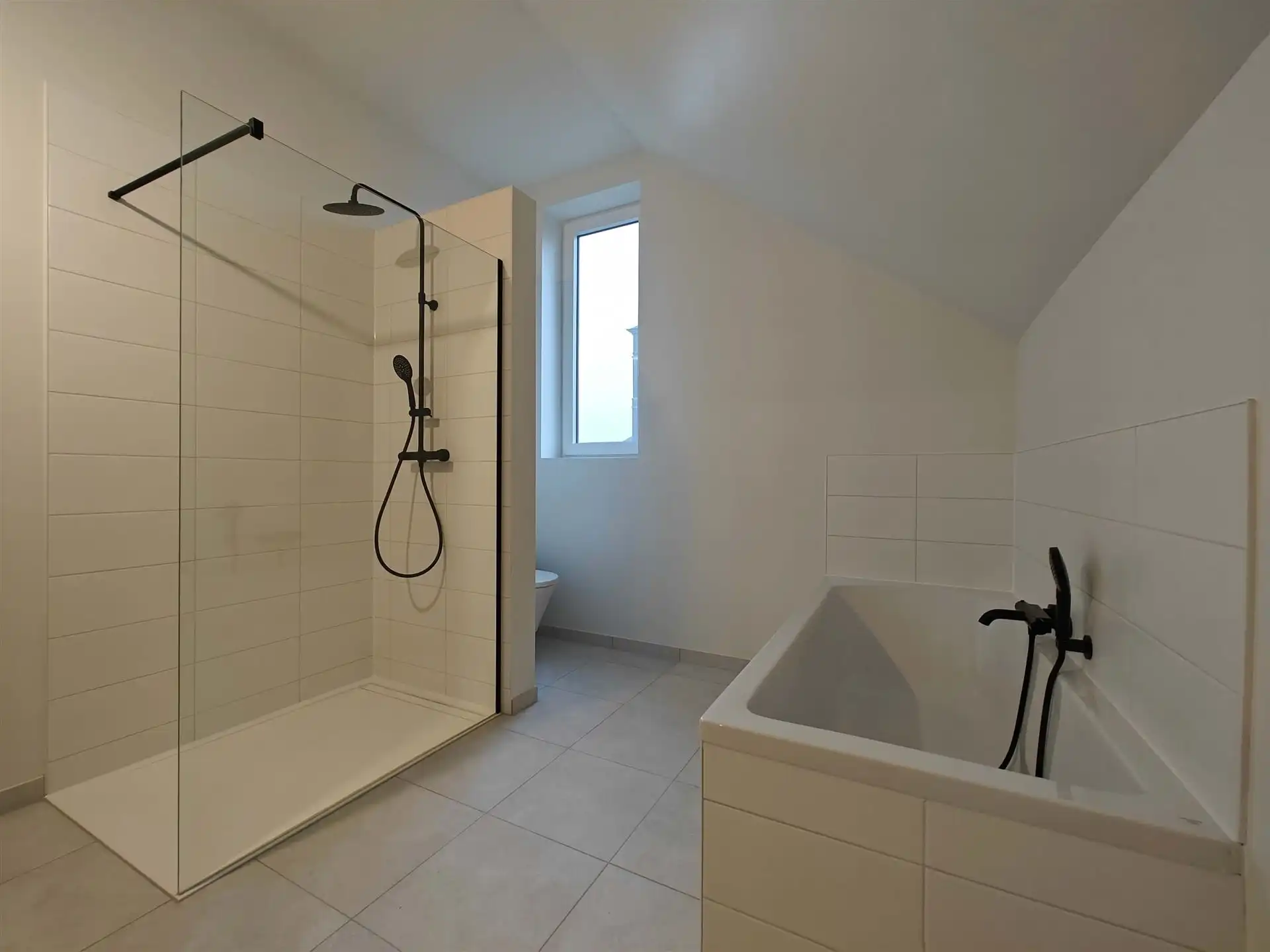 Nieuwbouwwoning te vucht met 3 slaapkamers foto 14