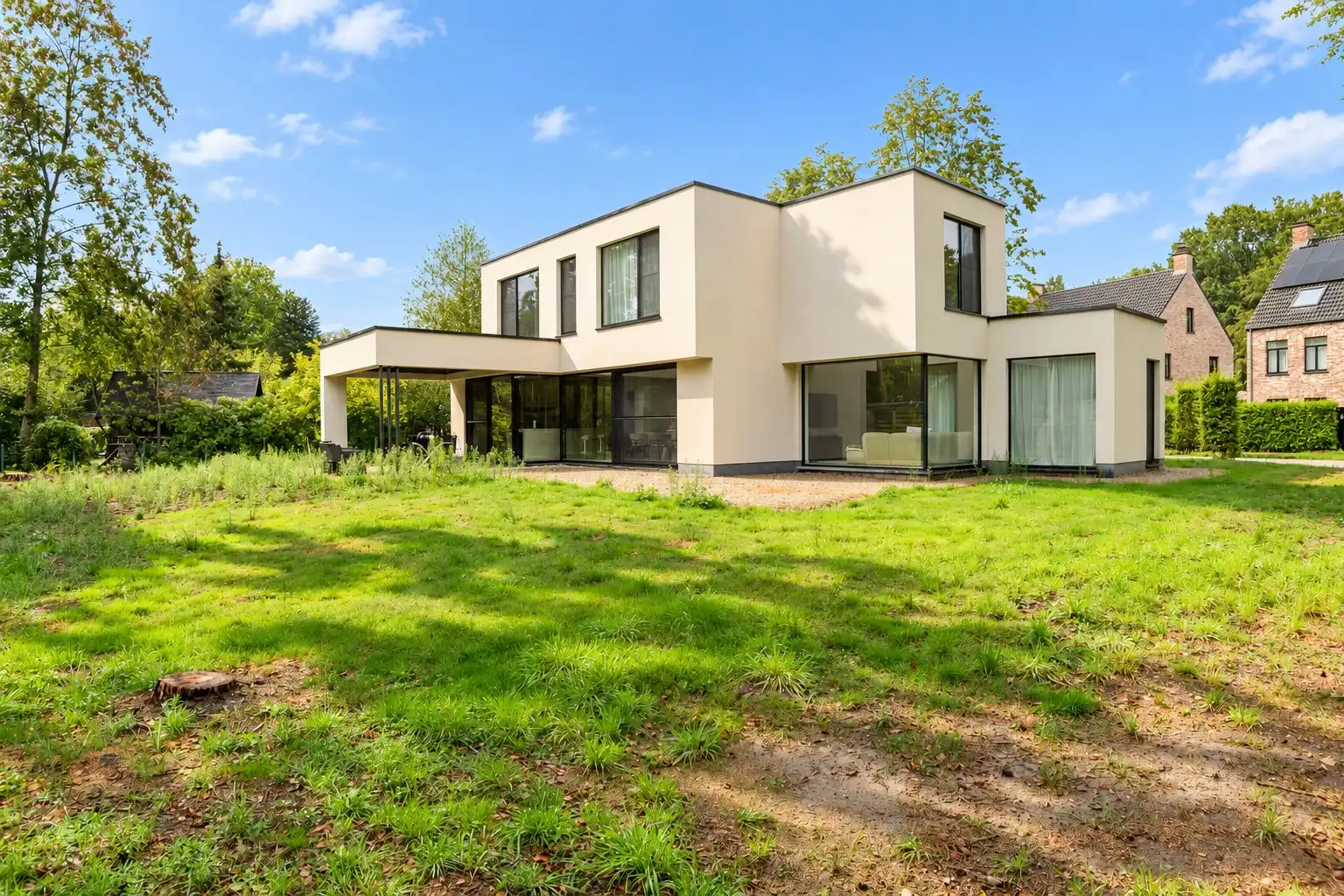 Unieke BEN-nieuwbouwvilla met zuidoriëntatie foto {{pictureIndex}}
