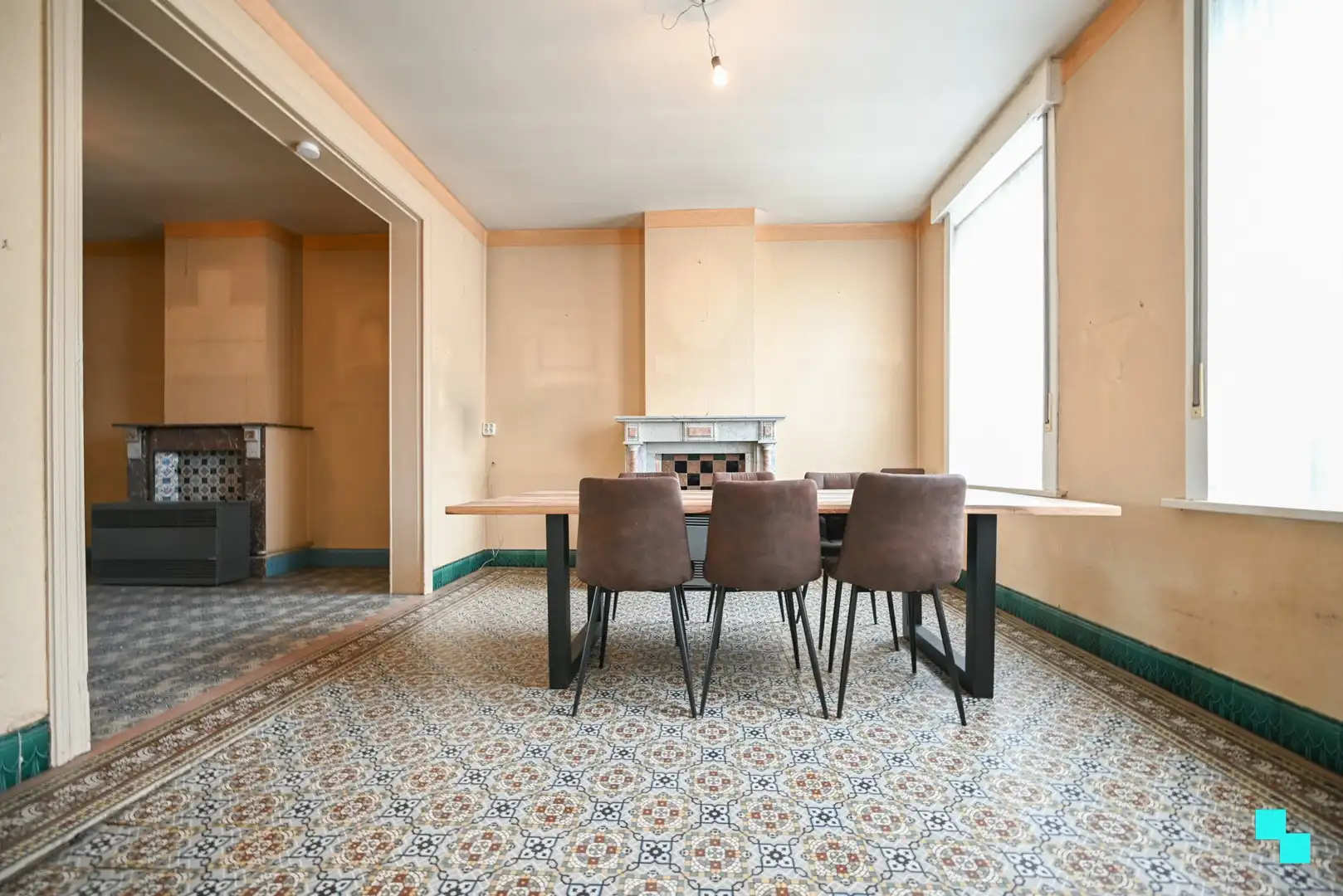 Te renoveren gezinswoning met ruime opslagruimte/garage foto 6