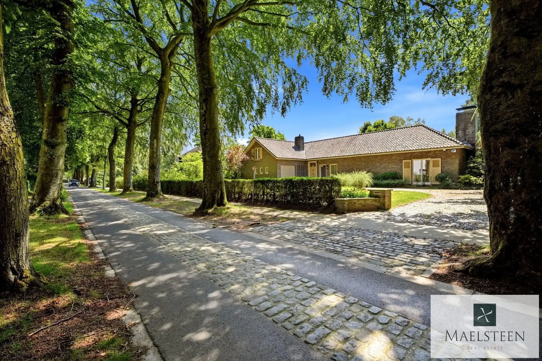 Villa op zeer gegeerde ligging te Sint-Andries (1.710 m²) foto 3