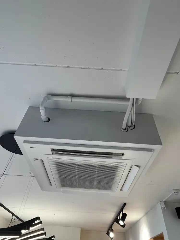 showroom 164m² foto 19