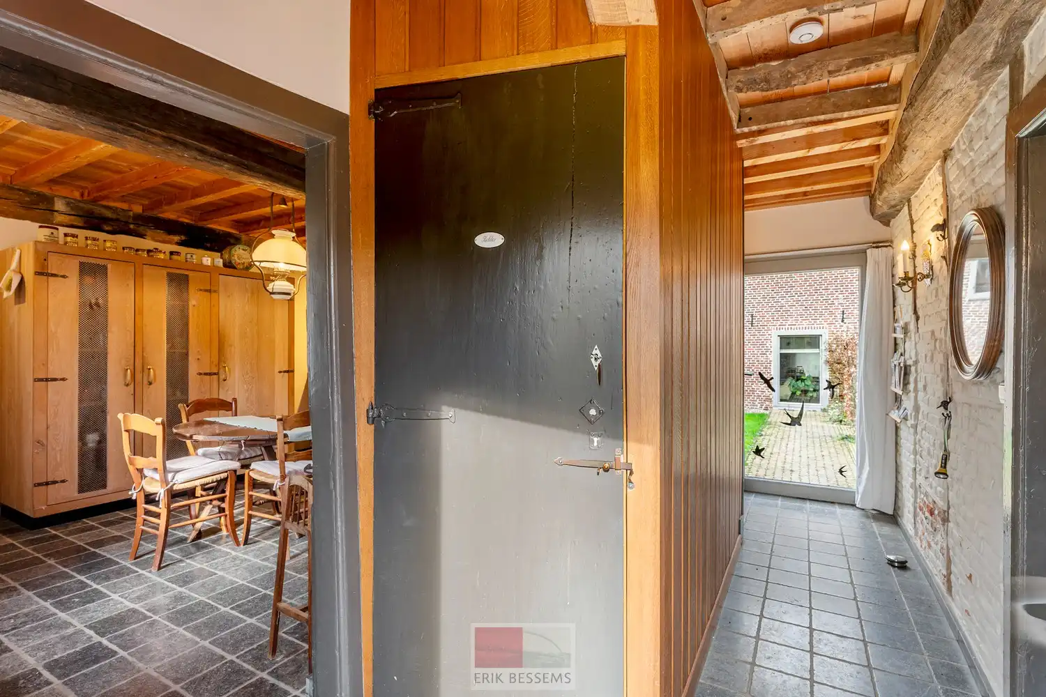 Een zeer karaktervol woonerf van maar liefst 3996 m² met bijzondere uitstraling, bestaande uit een prachtige hoofdwoning (voormalige schuur en stallen) en een charmant vakwerkhuis. foto 47