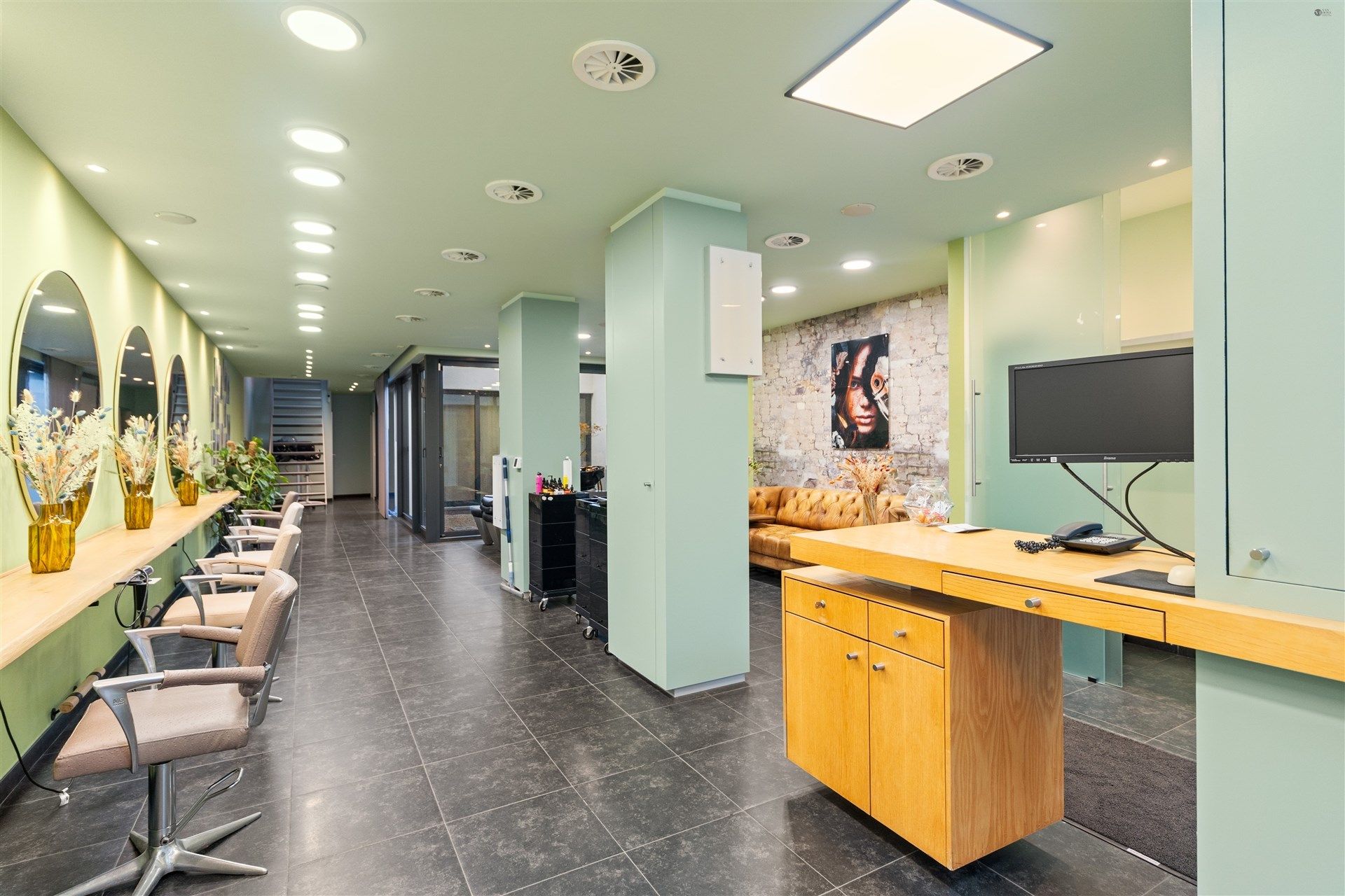 centraal gelegen winkel van 130m² foto 7