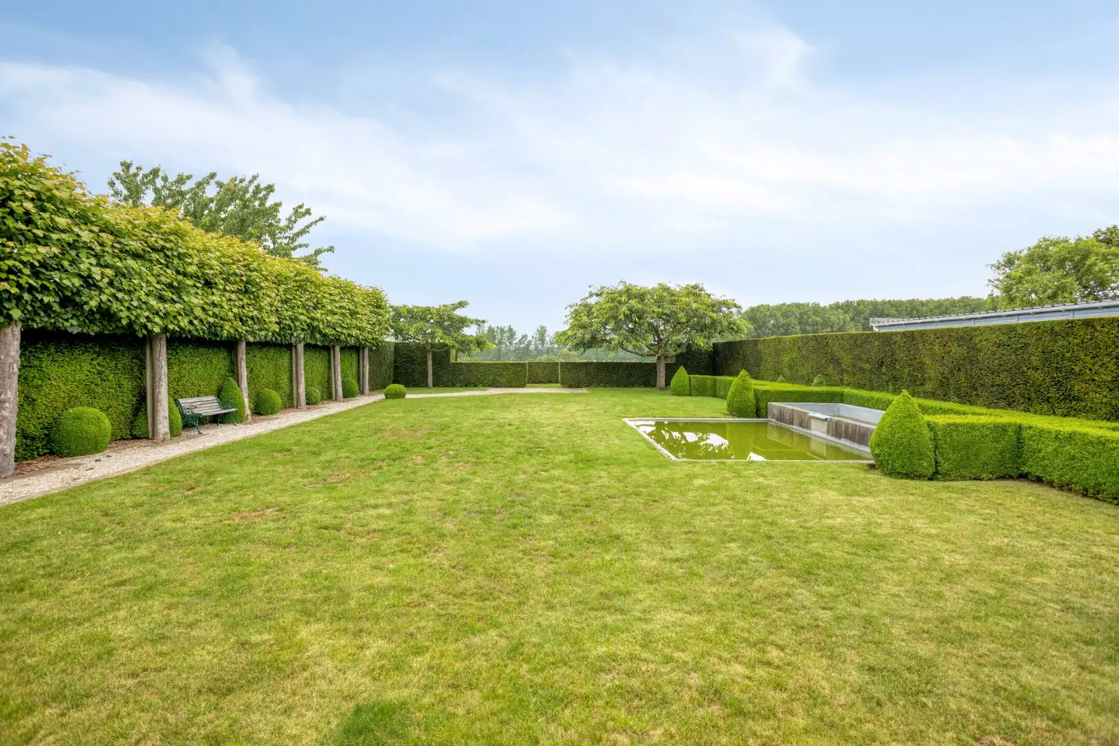 Landelijk en stijlvol wonen in alle rust – Ruime villa met fraai aangelegde tuin foto 28