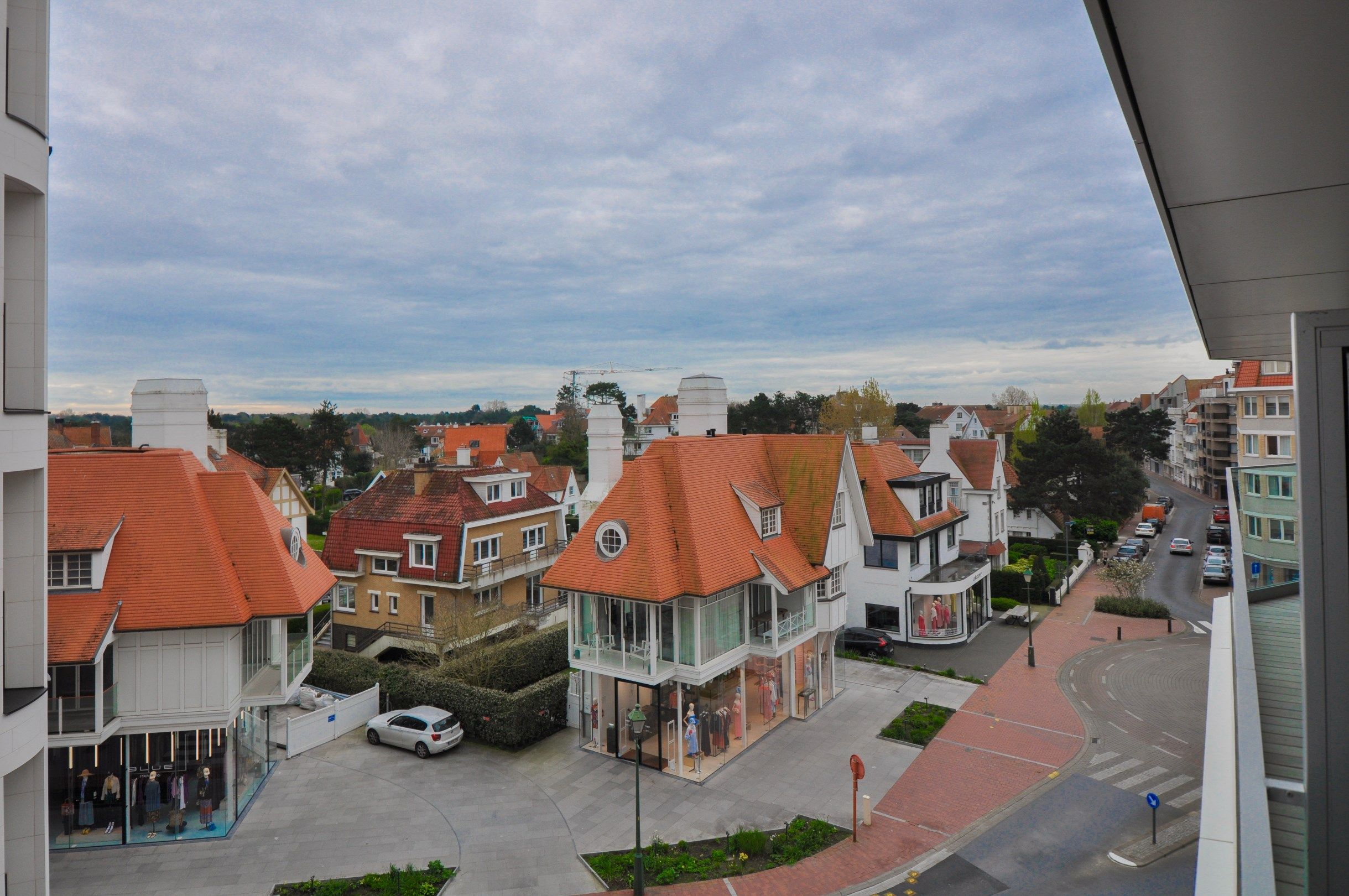 Drie slaapkamer appartement met een open zicht gelegen nabij het Driehoeksplein.  foto 13