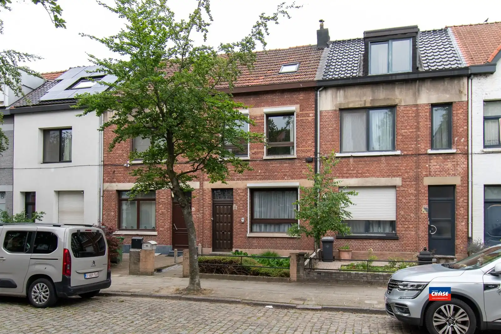 Hoofdfoto van de publicatie: Ruime woning met aparte garagebox