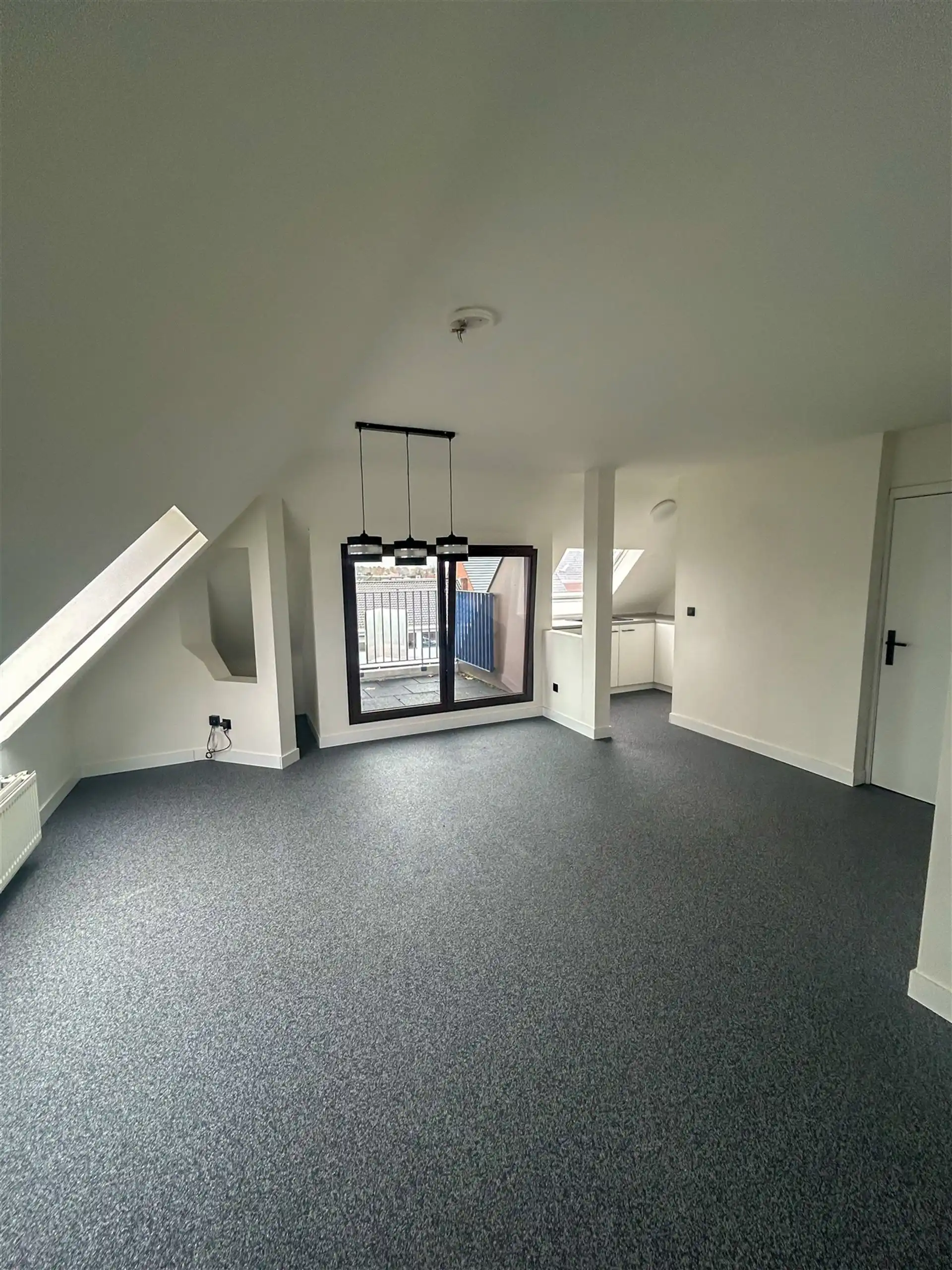 Appartement met 1 slaapkamer, terras en privatieve autostaanplaats in Maasmechelen! foto 2