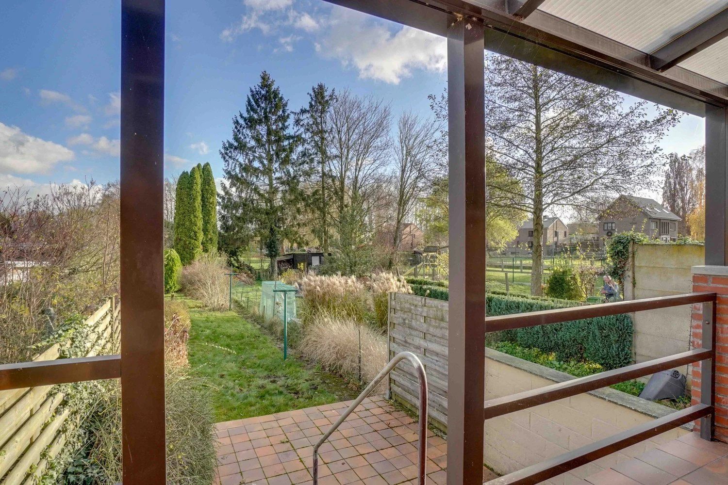 Ruime rijwoning met vier slaapkamers foto 12