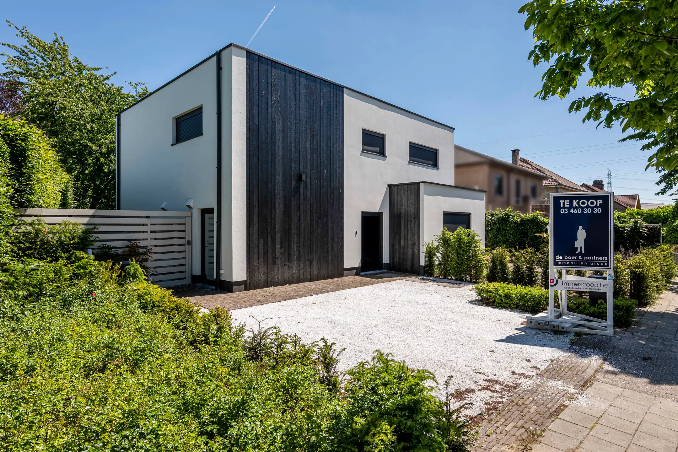 Luxueus energetisch gerenoveerde woning met verwarmd zwembad foto {{pictureIndex}}