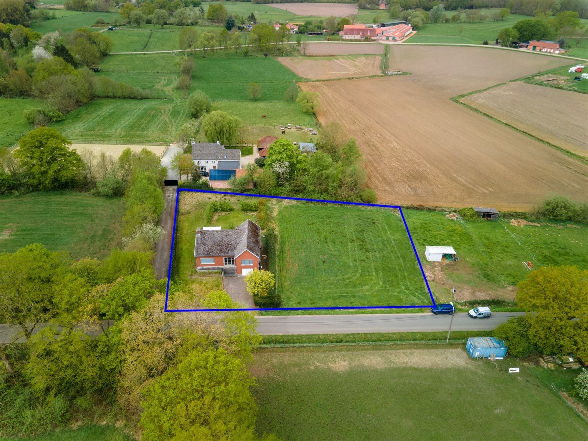 Te moderniseren woning op een uitstekende locatie te Putte. foto {{pictureIndex}}