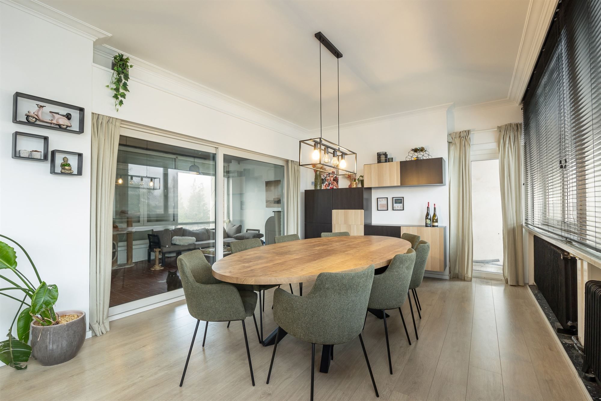 Lichtrijke app. met 3 slpk. en veranda  foto 5