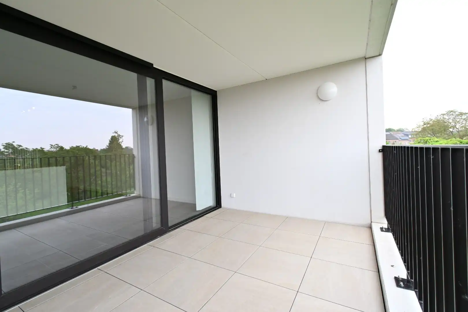 Knap recent appartement met 2 slaapkamers en mooi uitzicht + autostandplaats foto 21