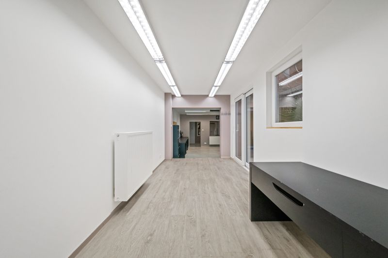 Roeselare - Stadsrand: Ruime, vernieuwde tussenwoning met 195m² woonoppervlakte & 4 slaapkamers foto 10