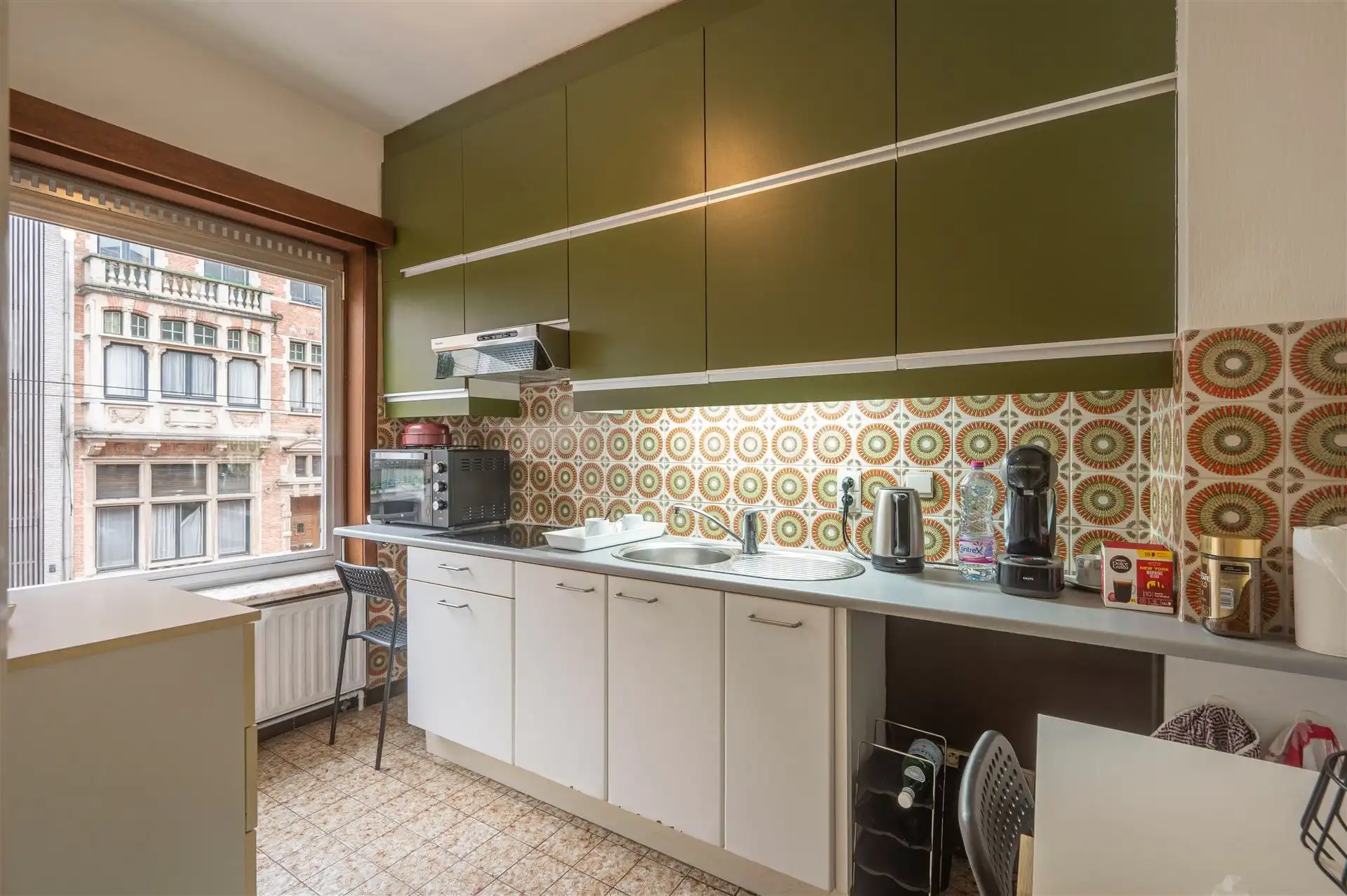 Centraal gelegen 2 slaapkamerappartement te huur foto 6