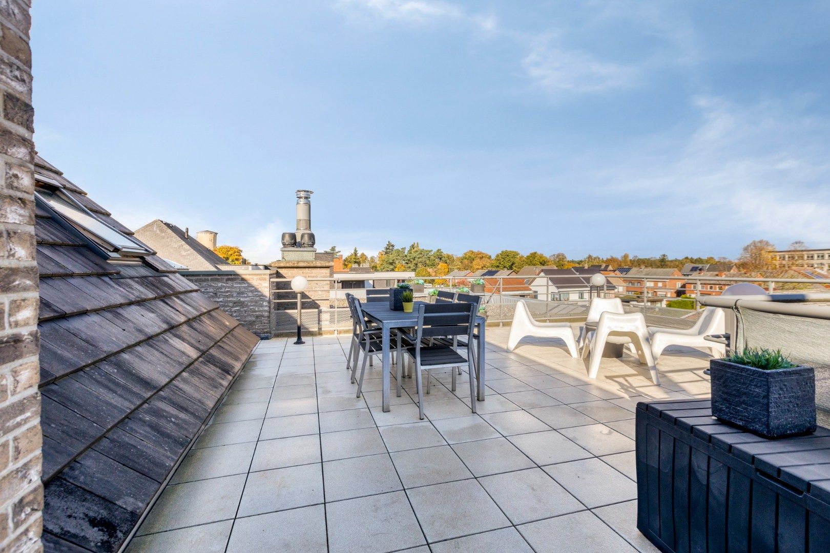 Ruim ingedeeld appartement met zonterrassen in het centrum. foto 13