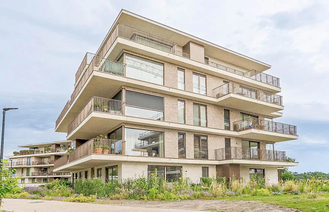 Hoogwaardig afgewerkt appartement op de derde verdieping met panoramisch zicht, terras, autostaanplaats en berging. foto 26