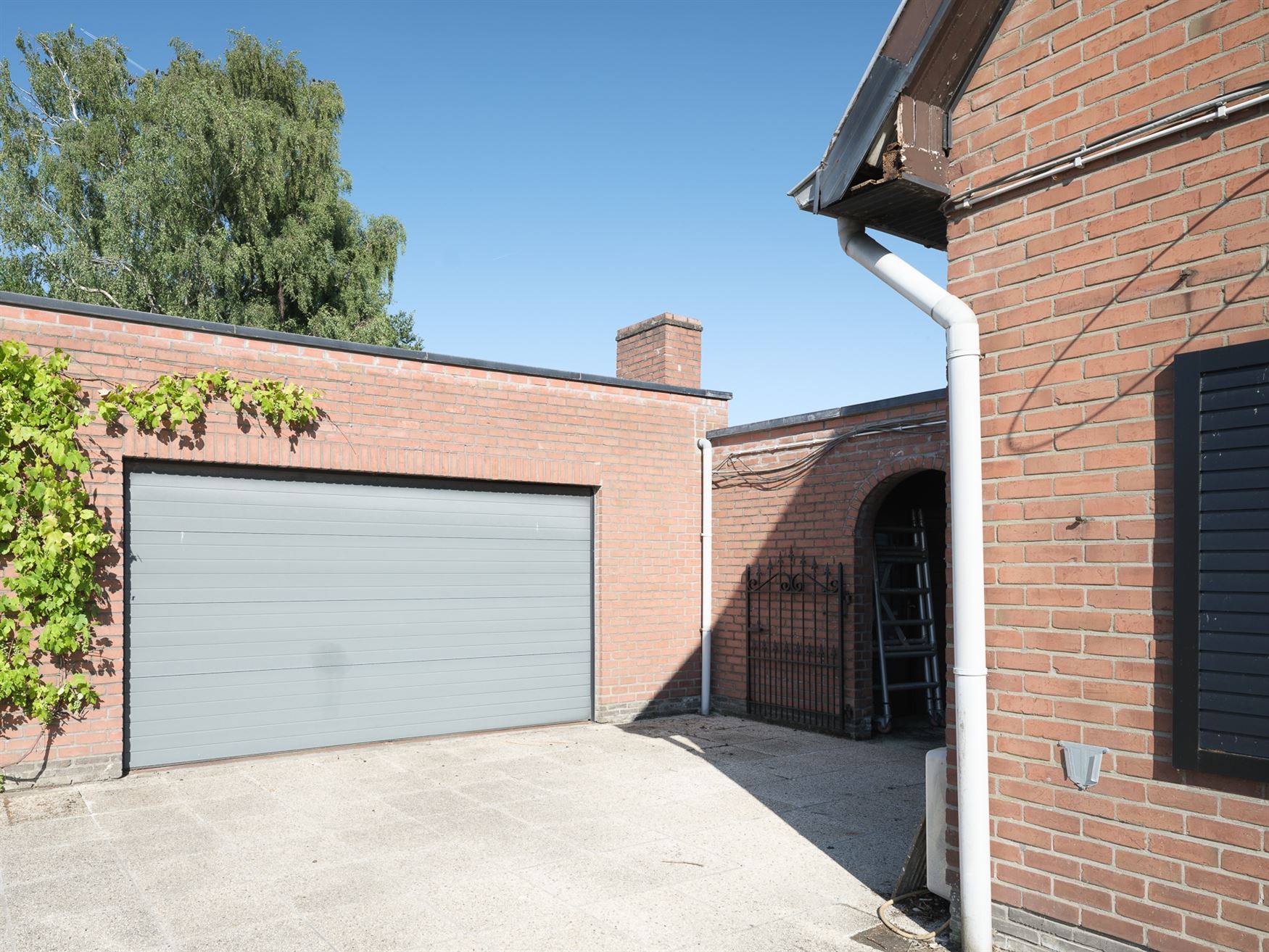 Op te frissen villa met karakter en potentieel foto 7