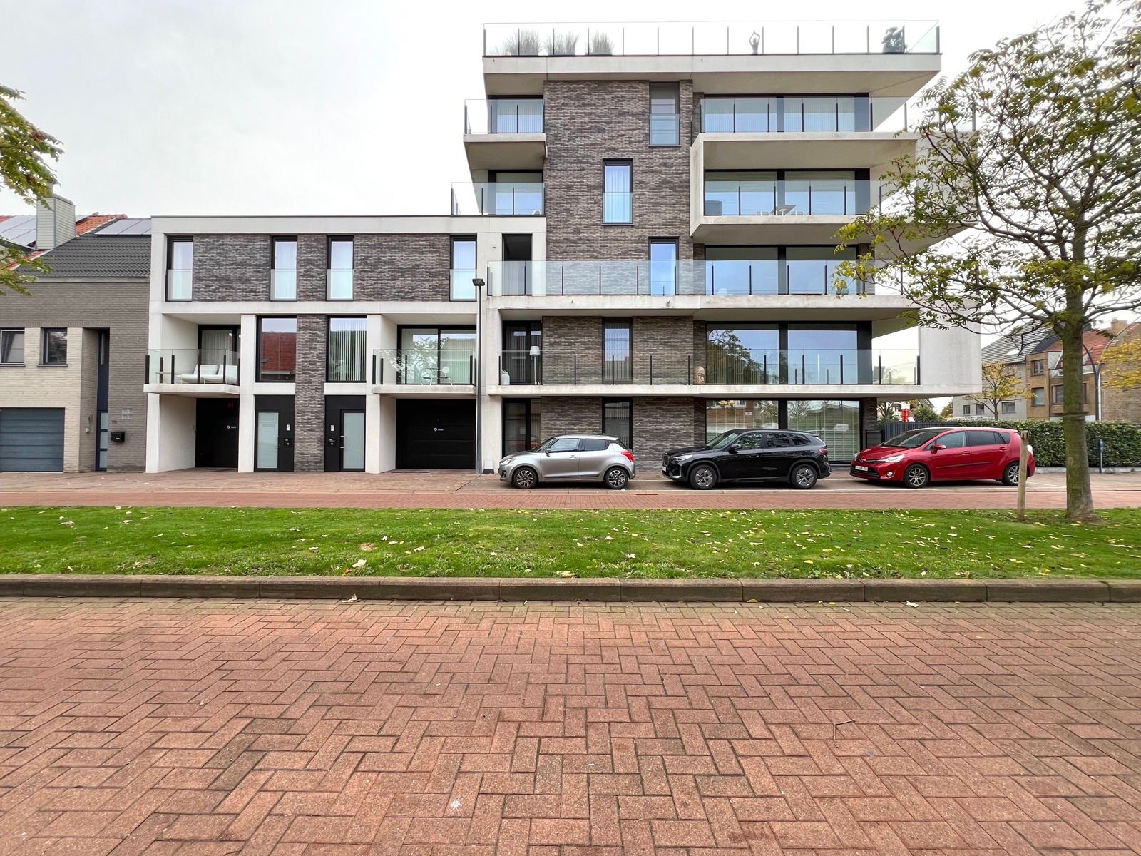 Topappartement met 2 slaapkamers en groot terras foto {{pictureIndex}}