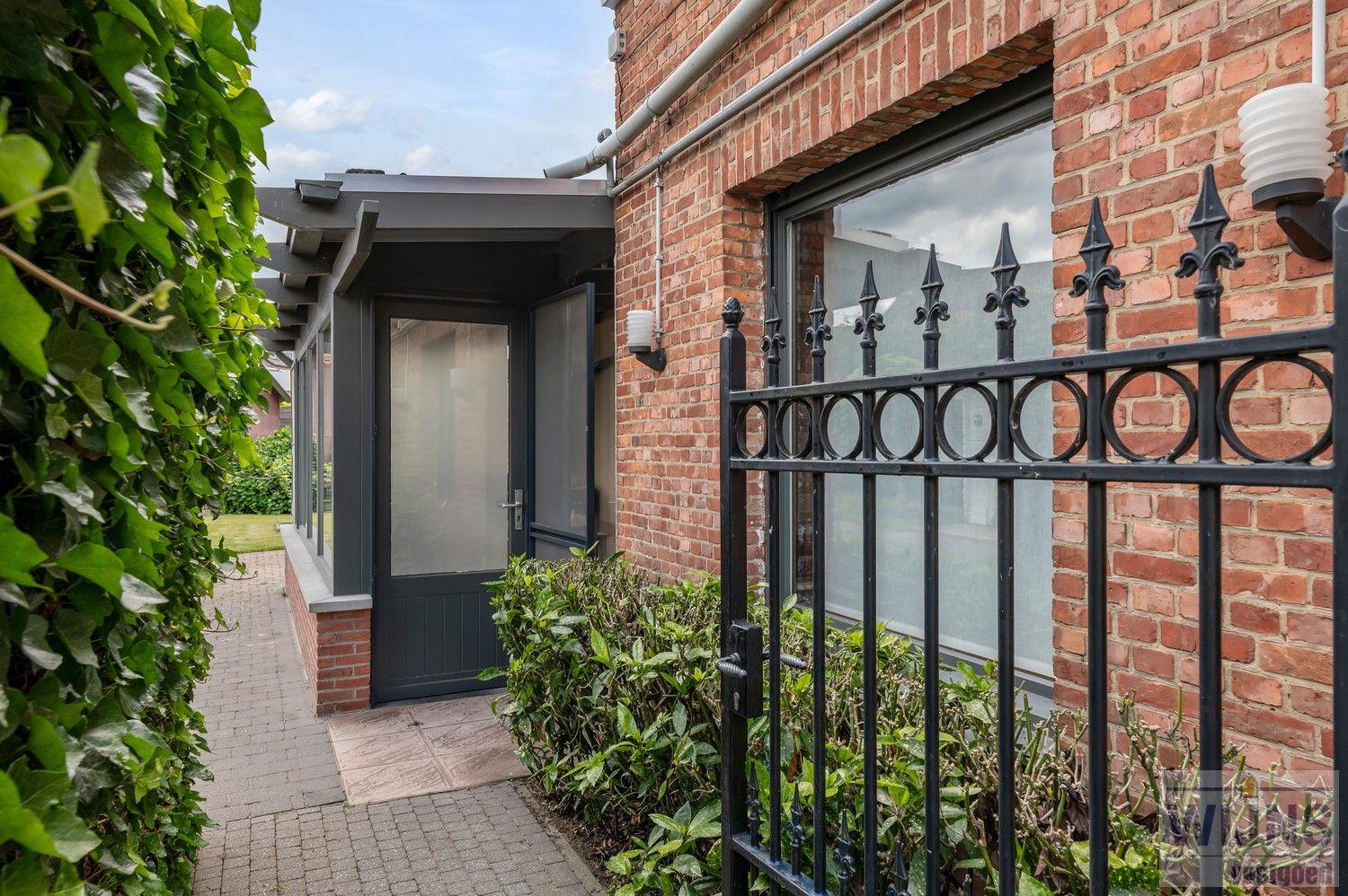 Mooi onderhouden woning met 2 slpkm foto 3