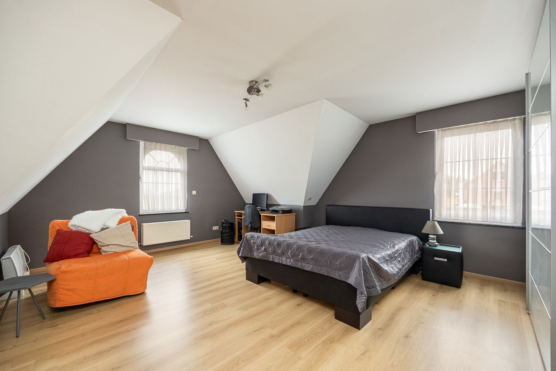 Energiezuinige villa met 5 slaapkamers en ruim bijgebouw op een perceel van 1.240m². foto 12