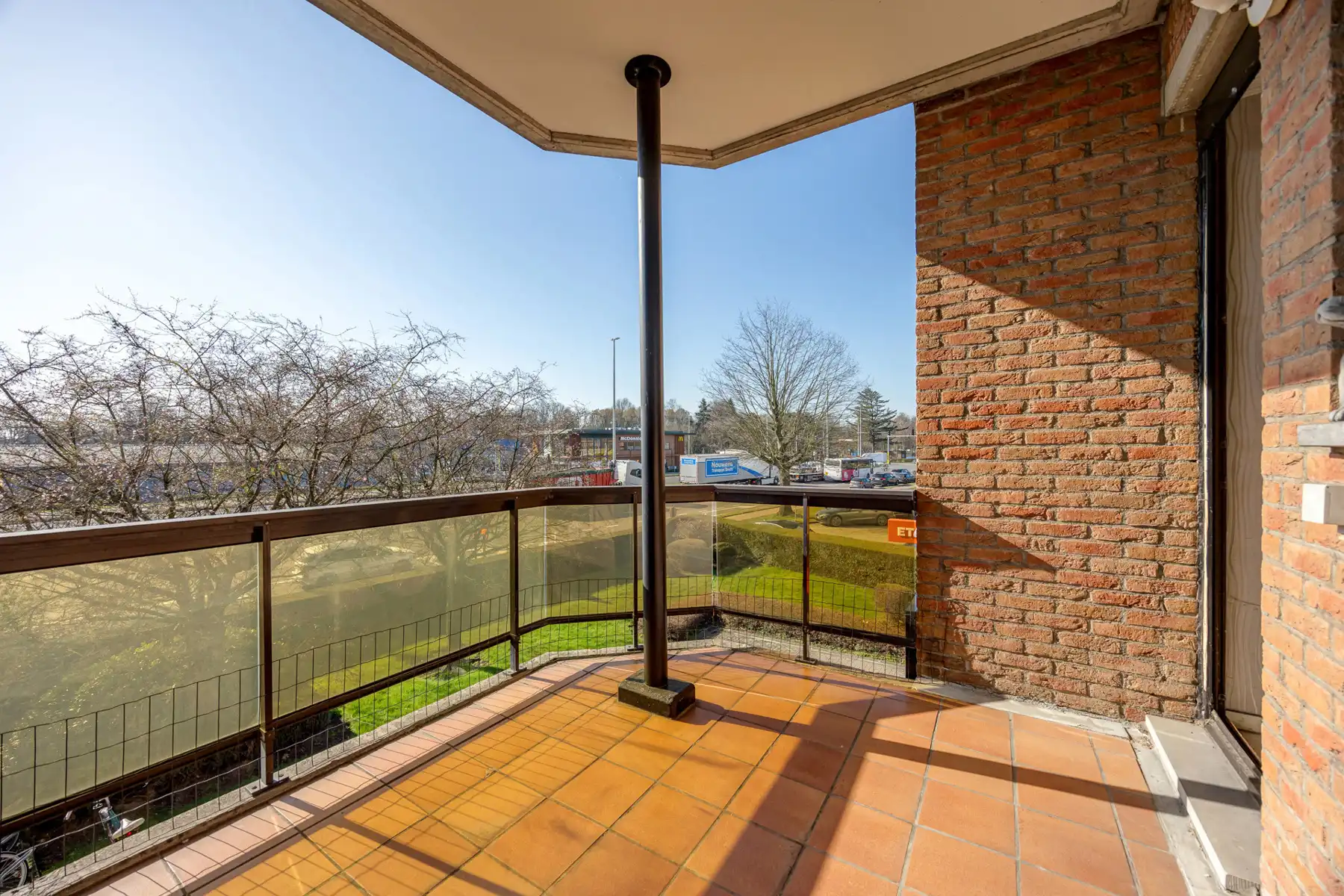 Ruim 2-slaapkamerappartement met lift, 2 terrassen en garage. foto 5