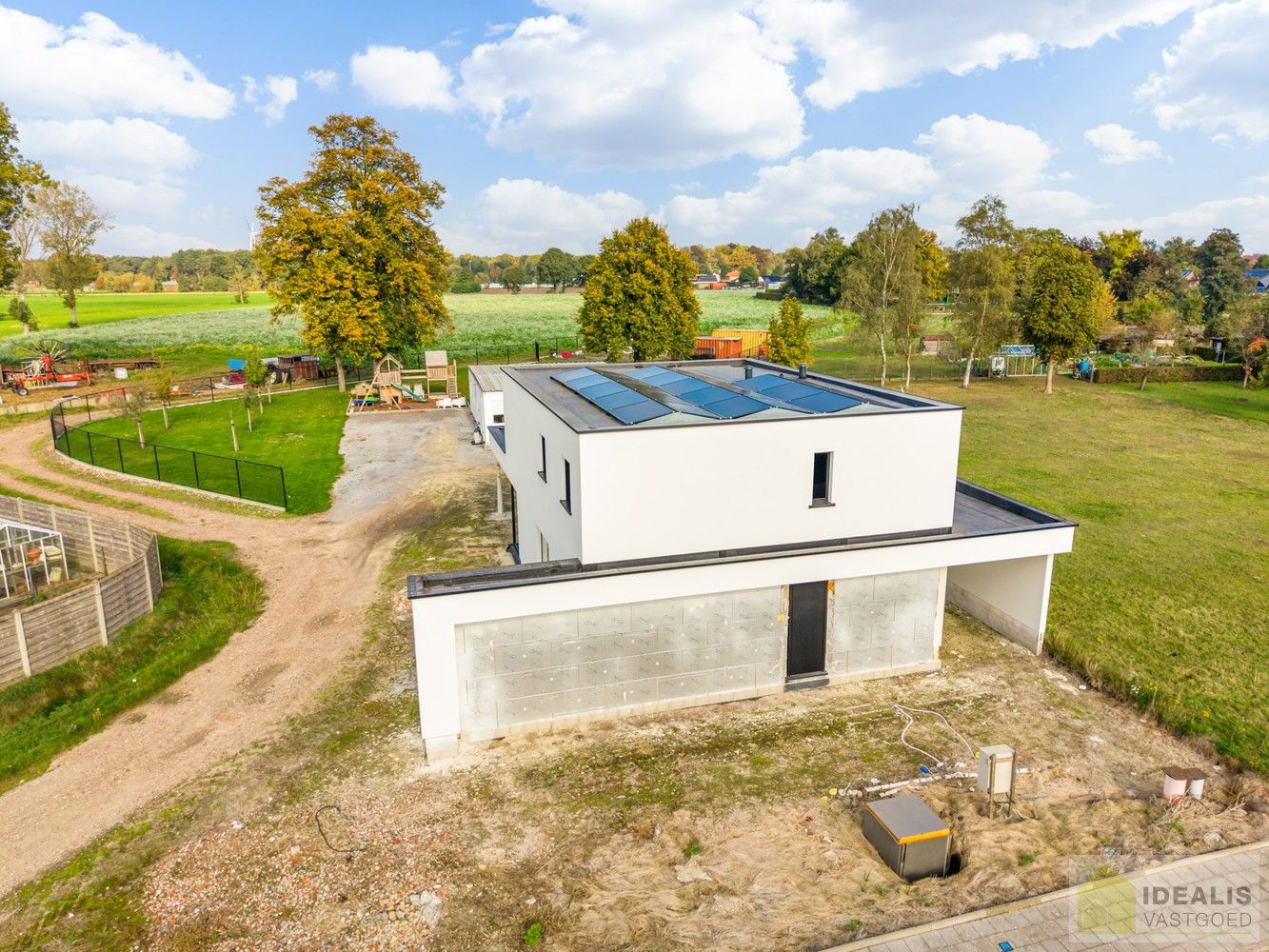 IDEALIS VASTGOED – RUIME (CASCO/VERDER AF TE WERKEN) NIEUWBOUWVILLA MET DE PERFECTE INDELING, EEN HEERLIJKE LEEFRUIMTE, KANTOOR, EXTRA RUIME BERGING, 3 RUIME SLAAPKAMERS, 3 BADKAMERS, CARPORT EN OVERDEKT TERRAS OP EEN RIANT PERCEEL VAN MAAR LIEFST 29A 51CA MET VRIJE ZICHTEN EN DE PERFECTE ORIENTATIE! foto 32