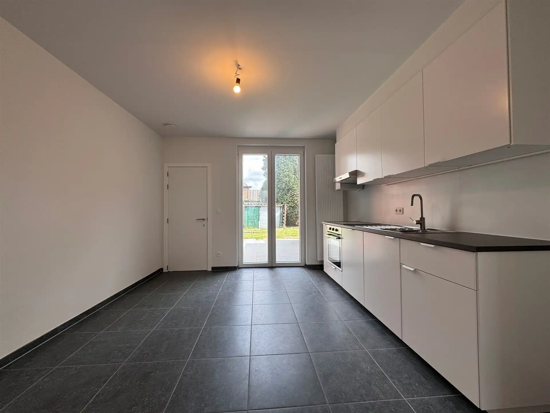 Gunstig gelegen woning met 4 slaapkamers en tuin. foto 12