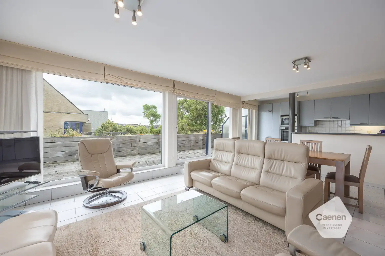 Ruim woonappartement met zongericht, groot terras foto 4