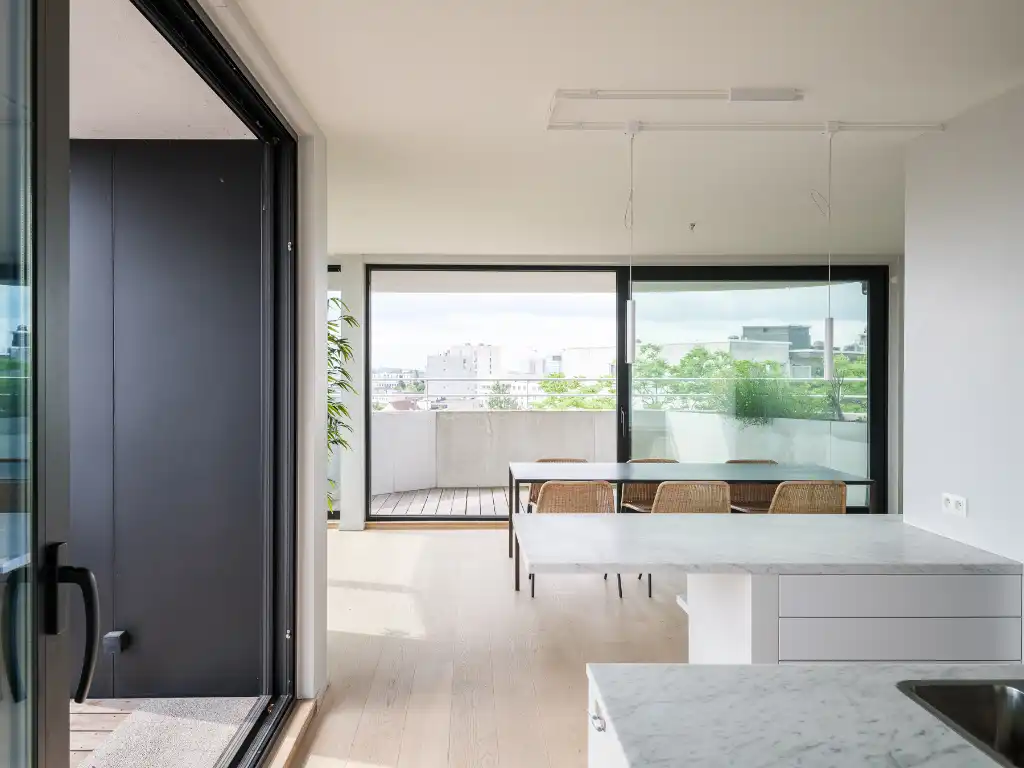 Luxueus en lichtrijk 2-slaapkamer appartement met ruim terras foto 6