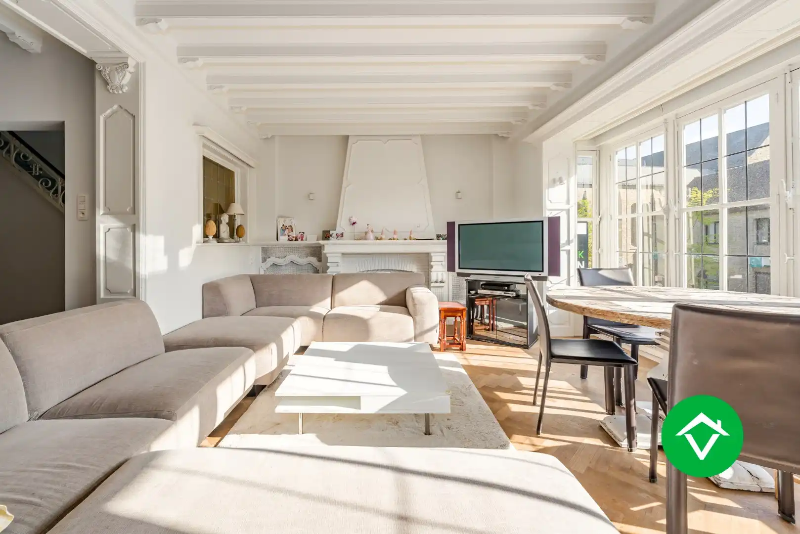 Ruim triplex appartement met 5 slaapkamers, in het centrum van Torhout foto 3
