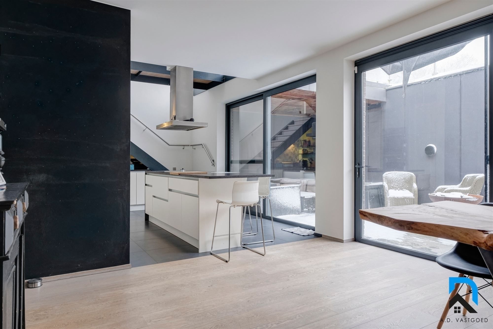 Bijzonder mooi gerenoveerde woning voorzien van 5 slaapkamers foto 8