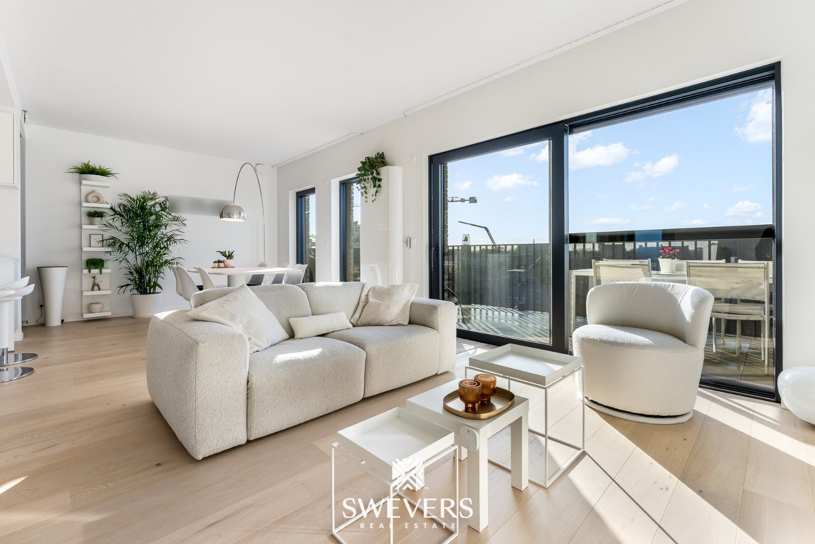 Exclusief penthouse met luxe afwerking en ruim ZW-terras in Hasselt centrum foto {{pictureIndex}}