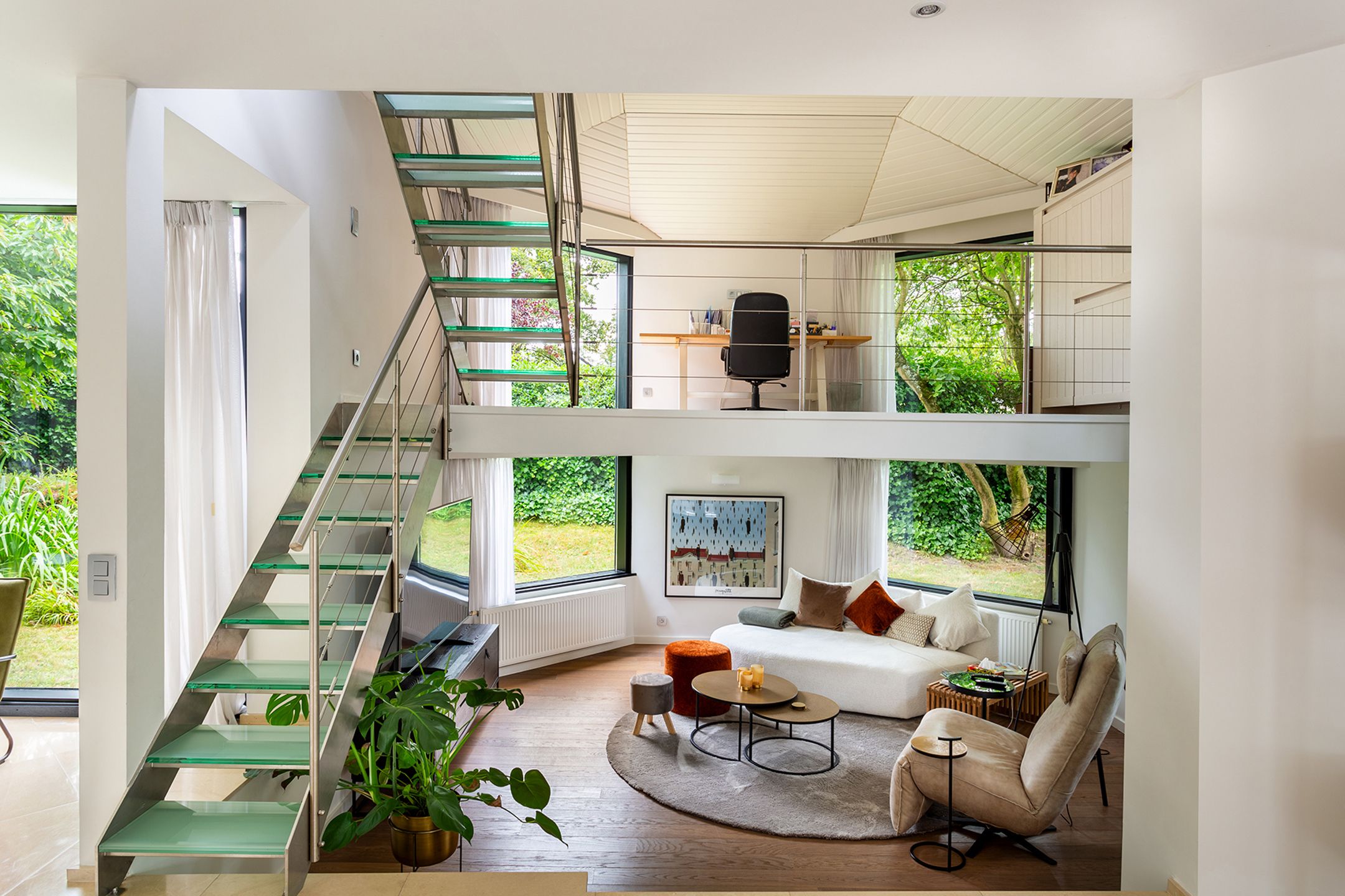 Topgelegen architectenwoning met ruim tuin en binnenzwembad. foto 14