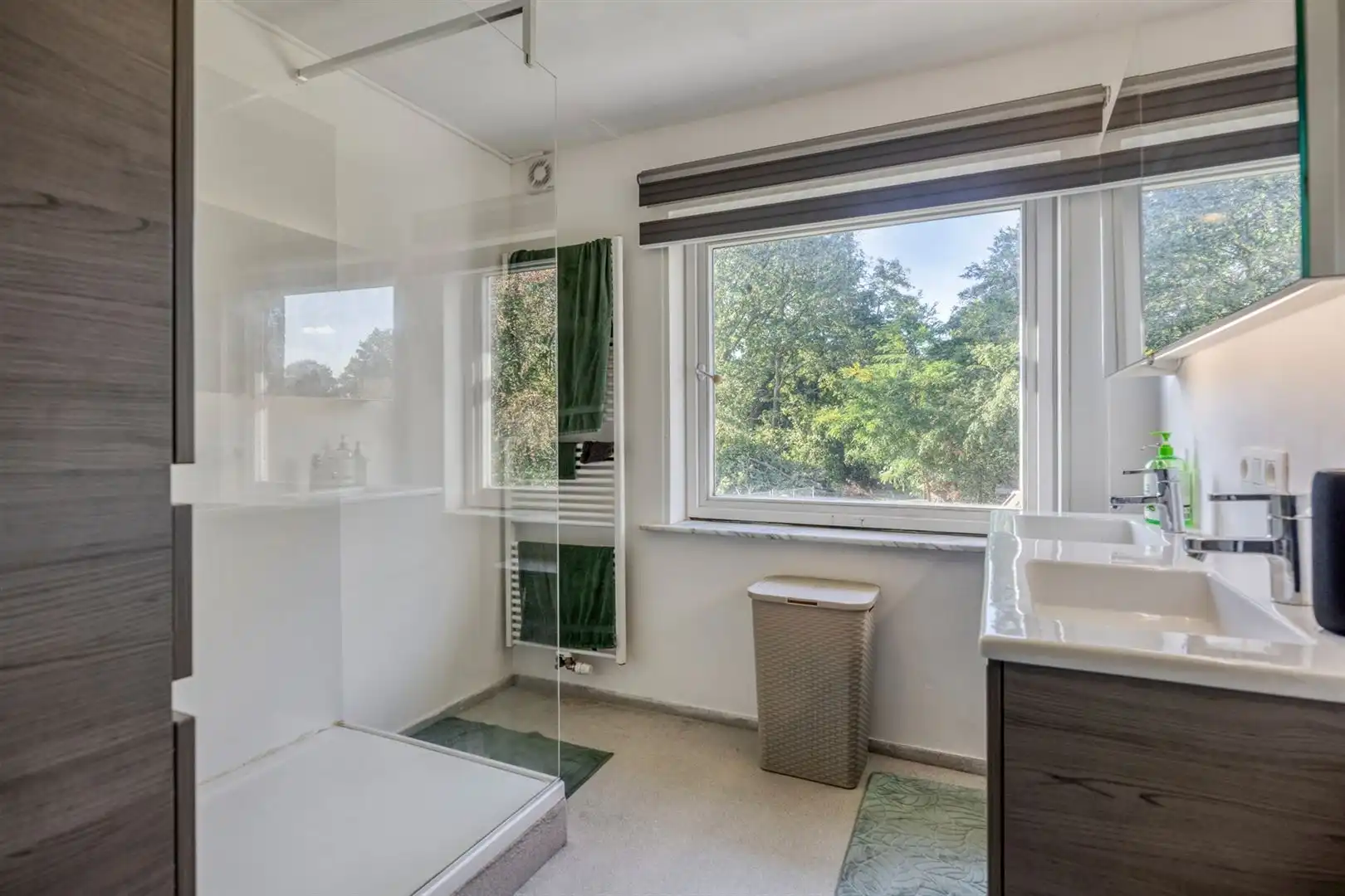 TE KOOP: Gerenoveerd appartement met 2 slaapkamers, terras en garage te Heusden! foto 18