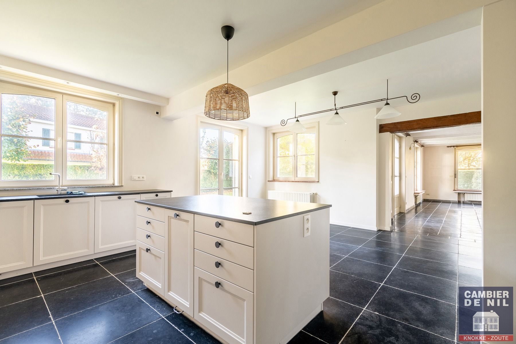 Charmante, ongemeubelde, vrijstaande villa in 2de lijn  in het zoute Zoute nabij de zee & tennis foto 9