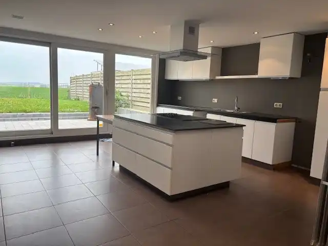 Instapklare woning met 4 slaapkamers, tuin en kleine garage met landelijk zicht  (energielabel B)! foto 14