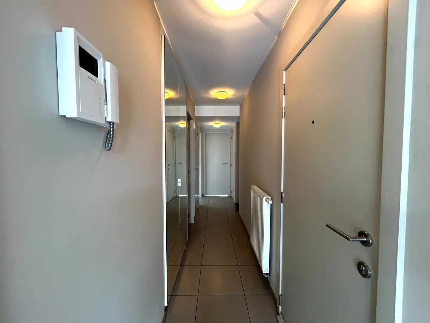 Instapklaar twee-slaapkamerappartement met 2 terrassen te centrum Roeselare! foto 6