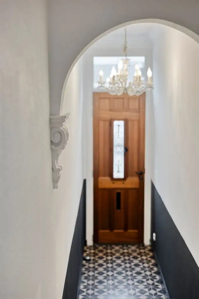 Prachtig gerenoveerde stadswoning met 3 slaapkamers en zuidgerichte tuin, op wandelafstand van het centrum van Maaseik. foto 17