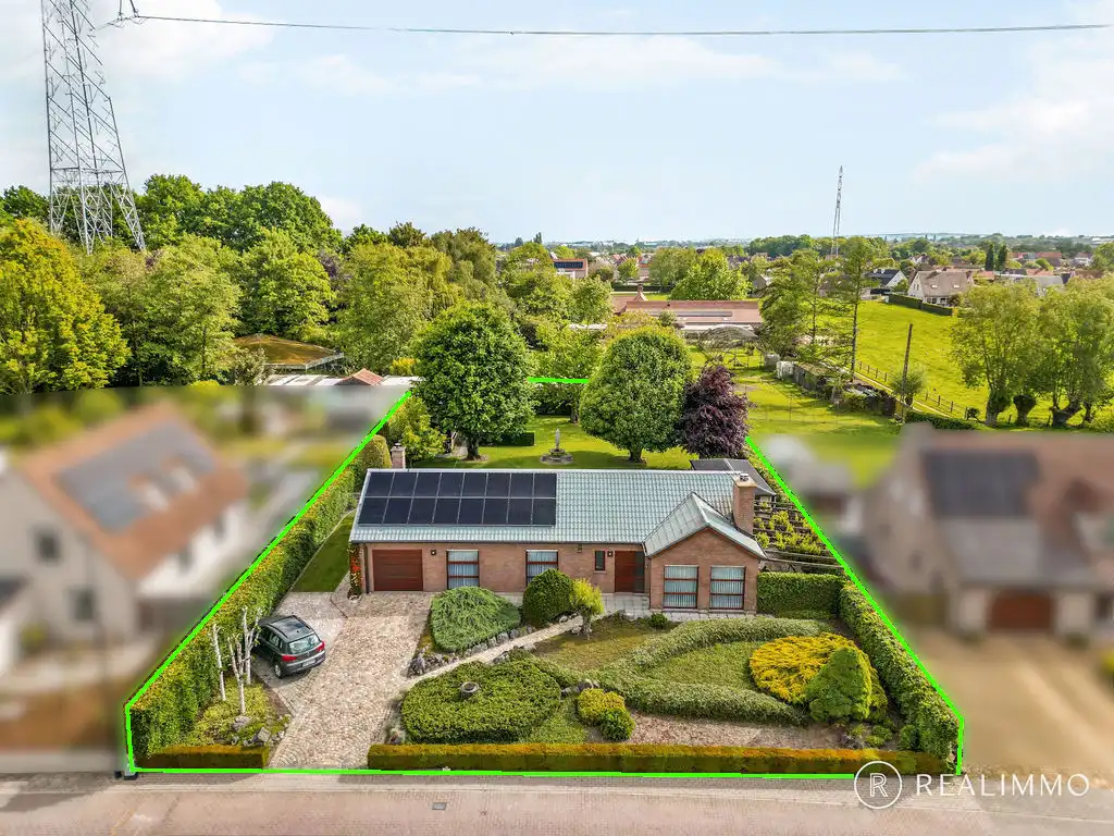 Alleenstaande instapklare woning op 1.483 m² in rustige ligging te Deerlijk! foto 2