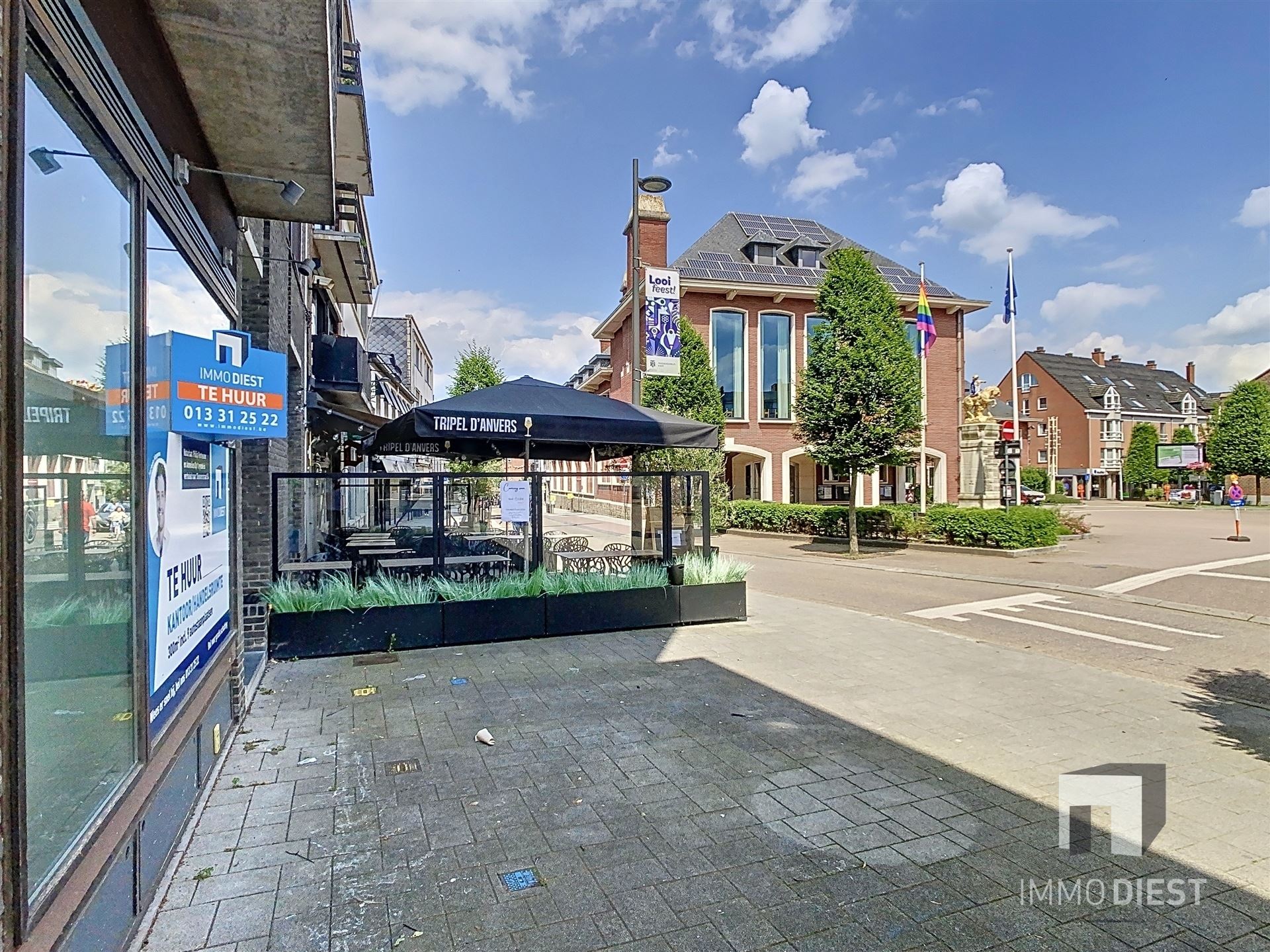 Handelsgelijkvloers 300m2 met 9 autostaanplaatsen foto 8