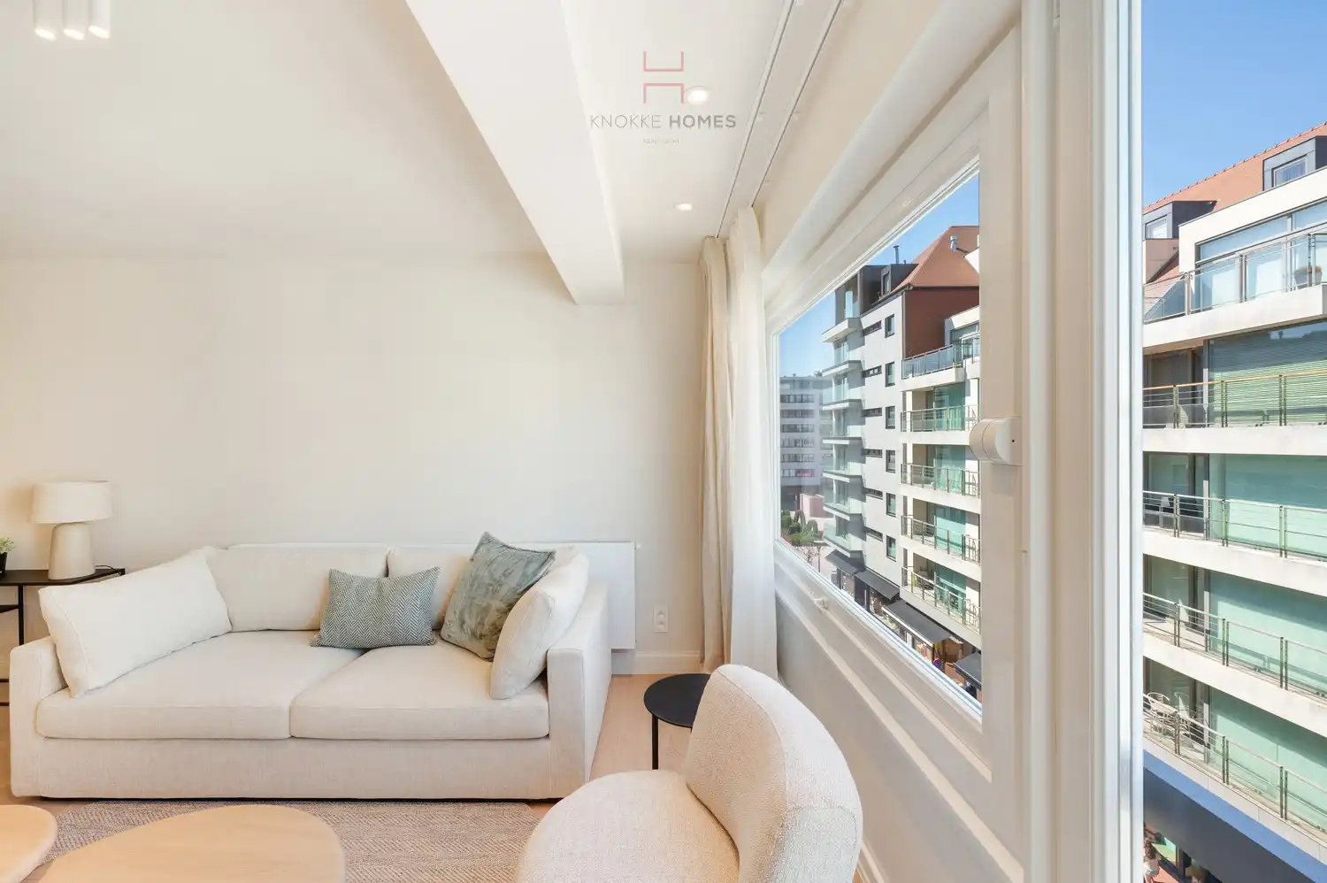 Luxueus gerenoveerd appartement met 3 slaapkamers op toplocatie aan de Kustlaan foto {{pictureIndex}}
