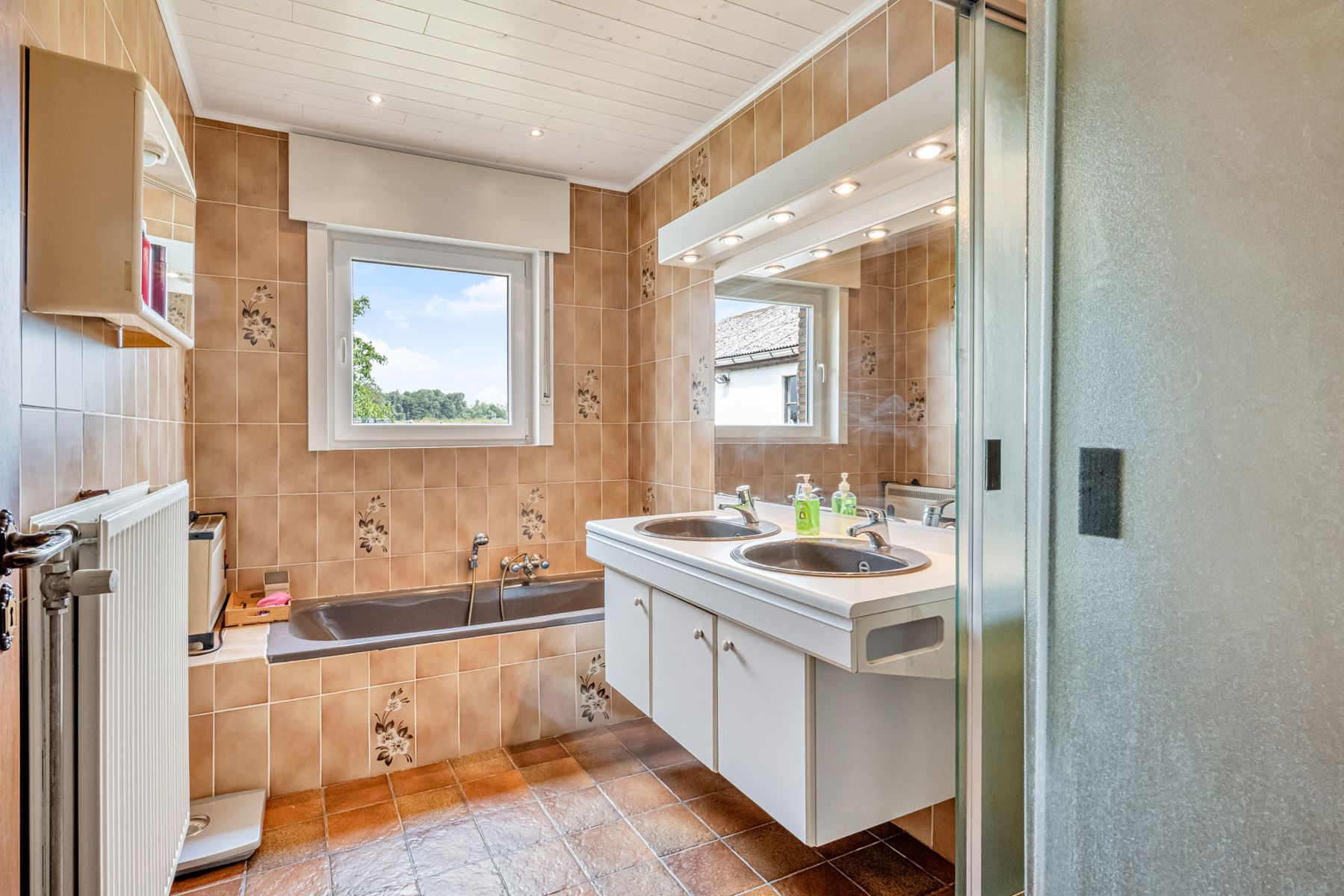 Rustig gelegen bungalow met bijhorende weide, stal en garage foto 20