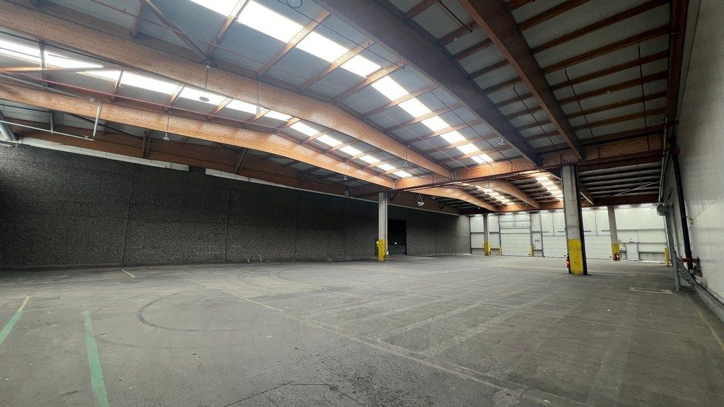 Logistiek bedrijfspand te huur in de haven van Gent foto 11